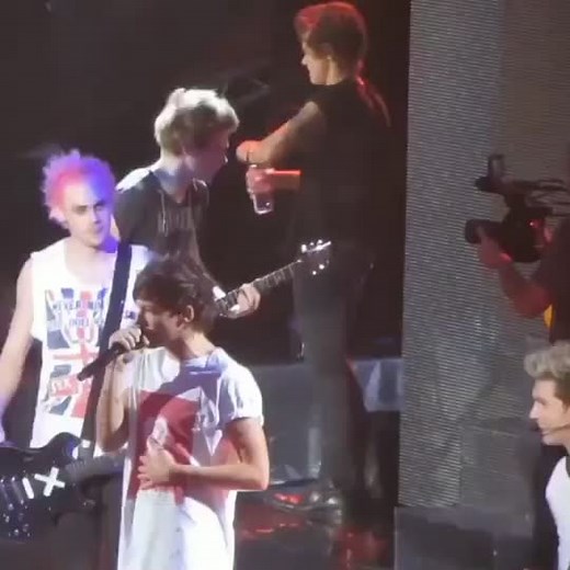 🥺✋ #houseoftiktok #harrystyles #viral #fyp #foryou #louistomlinson #niallhoran #liampayne #zaynmalik #5sos #onedirection