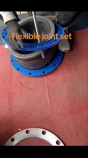 Let me show you how to assemble the flexible joint.#Pipeline #absorb #Engineering #Joint #EPDM #Naturalrubber #Installation #ChemicalIndustry #Carbonsteel #Sewage