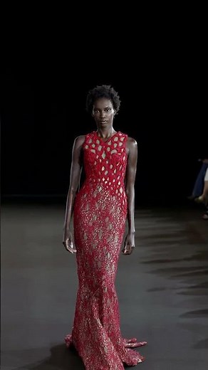 “Anok Yai – From Viral Photo to Prada’s Trailblazing Supermodel”