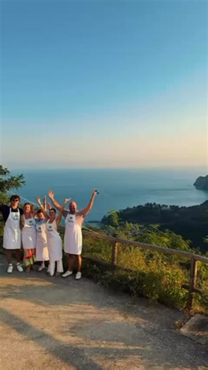 Last couple of days for 2026 discount prices with €40 OFF per person until January 3rd! At Cinque Terre Cooking School, we don’t dilute culture for entertainment. Every class is rooted in authentic Ligurian tradition, taught in a certified ecological cooking school using only organic, fresh, locally sourced ingredients. Guests often tell us their favourite part of the experience isn’t just the food, but the way it helps them slow down, connect, and truly taste Italy. Some choose our relaxed morn