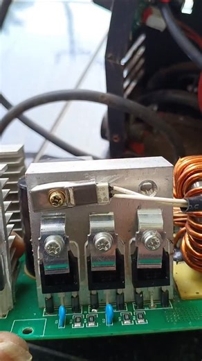 Delofha Servis on Instagram: "This rectifier diode consists of two diodes converting alternating current (AC) to direct current (DC) with fast recovery at high power. #Diodes #rectifier #ultrafast #bridgediode"