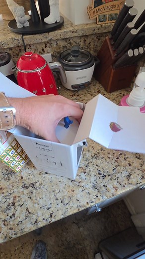 709K views · 6K reactions | Nel nostro edificio consigliano di pulirli due volte l'anno | Il mio viaggio a New York | Facebook