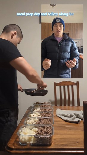 A simple guide to ADHD meal prep 🍝🍜🍛 Meal prep can be time consuming and/or draining. Here's how to keep it simple stupid so that it doesn't drain your dopamine: 1. Batch cook 1-2x per week (saves a lot of time and energy as opposed to cooking everyday) 2. Keep recipes simple and repeatable (reduces overwhelm) 3. Eat similar meals daily (reduces decision fatigue and allows you to focus on what matters) 4. If you need variety, use the mix and match method (pre-prepare your protein, veg and car