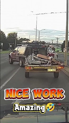 Shocking Trailer Smash at Busy Intersection! Wild Dashcam Moment Caught on Camera
