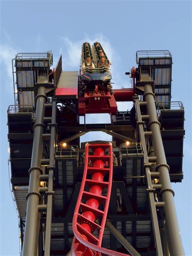 Siren's Curse @cedarpoint! Have you ridden this yet? #rollercoaster #cedarpoint #sixflags #tilt #fun