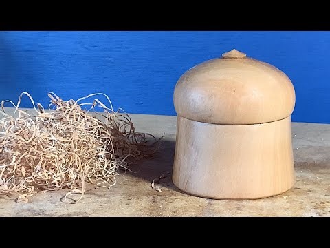 Richard Raffan turns a pear box with a suction-fit lid.