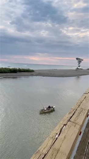🌅 Peaceful Sunset by the Sea | Clouds & Calm Waves 🌊