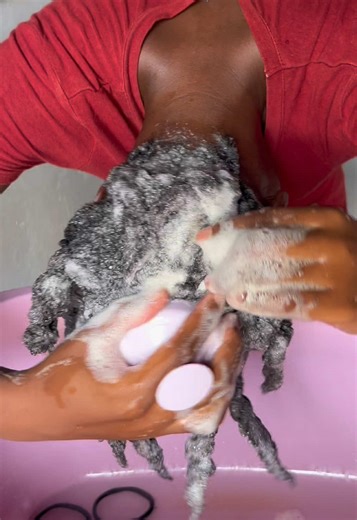 Shampooing 4C Hair: A Beginner's Guide