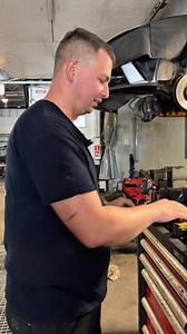 90K views · 265 reactions | Wielki pojedynek Milwaukee Tool VS. DEWALT卵壘A Waszym zdaniem, które klucze udarowe są lepsze?廊類 #dewalt #milwaukee #elektronarzedzia #narzedzia #tools #warsztatsamochodowy #mechanik #KluczUdarowy | Diamond Auto Serwis | Facebook