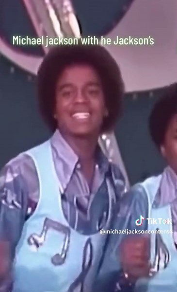 Michael jackson dancing #michealjackson #moonwalkers #iconicperformances #michaeljackson #michaeljackson #celebrities