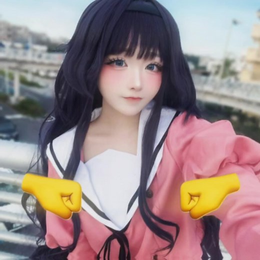 忙碌生活中的cosplay表演