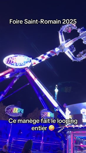 Ce manège fait le looping en entier 🤪 Foire Saint-Romain 2025, Rouen - #FoireSaintRomain #Rouen #Attraction #FeteForaine #Manege