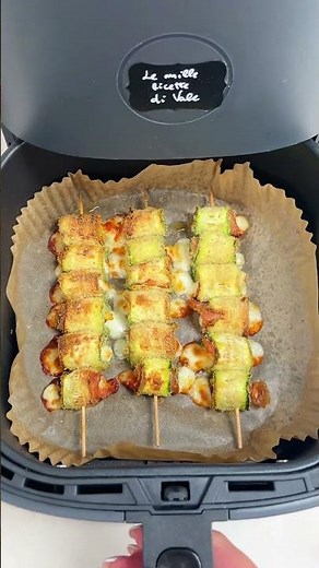 SPIEDINI DI ZUCCHINE FILANTI IN FRIGGITRICE AD ARIA