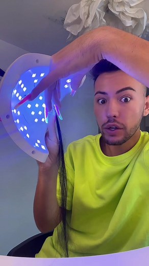 Customisation d'ongles avec des cheveux de copine