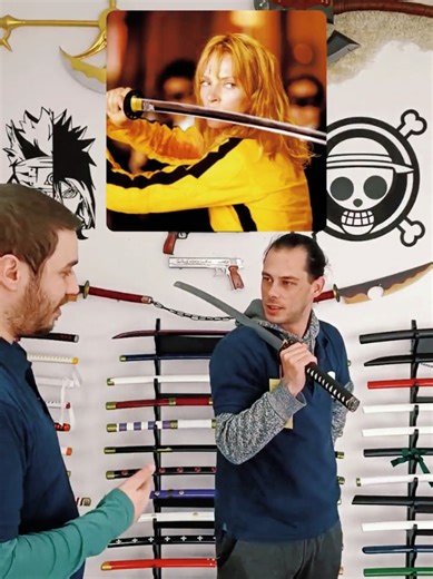 The legendary Bridal Sword of Beatrix Kiddo ⚔️🐍, forged by the one and only Hattori Hanzo.🔥 A must-have for true Kill Bill fans.💛🖤 And guess what… we also have the Katana of O-Ren Ishii available as PRE-ORDER.💥 Two legends, one collection.🙌🏼⚔️ #KillBill #HattoriHanzo #KatanaLove #SwordCollector #MovieProps