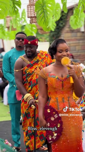 #bride #videoviral #foryoupage #foryoupage #fyp #viral #kiss #sharethelink #dress #video