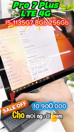 🔥 Surface Pro 7 – i5/8GB/256GB Bàn phím chính hãng 🔥 ============== 💻 Thông số nổi bật ⚡ CPU: Intel Core i5-1135G7 (4 nhân 8 luồng | Turbo Boost 4.2GHz) 💾 RAM: 8GB LPDDR4x (Onboard – không nâng cấp) 📦 SSD: 256GB NVMe tốc độ cao (nâng cấp tối đa 1TB) 🖥️ Màn hình: 12.3” PixelSense cảm ứng đa điểm (2736 x 1824, siêu nét) 🎮 VGA: Intel Iris Xe Graphics – xử lý đồ họa mượt mà 📸 Camera: Trước 5MP | Sau 8MP | Hỗ trợ đăng nhập Windows Hello 🔋 Pin: Lên đến 10.5h dùng hỗn hợp ⚡ Trọng lượng: ~775g 