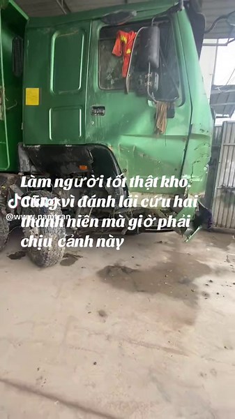 Exploring a Heavily Damaged Green Truck