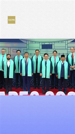 Chinese President #XiJinping posed for a group photo with leaders attending the 32nd Asia-Pacific Economic Cooperation (APEC) Economic Leaders' Meeting on Saturday in Gyeongju, the Republic of Korea. #APEC2025 | CGTN