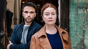 Watch The Fox Season 1 Episode 3 - Traces of the Past (Episode 3 of 5)