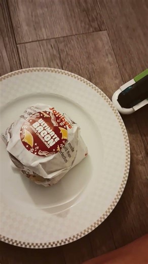 Green falcon reviews the ultimate bacon Angus burger from Jollibee