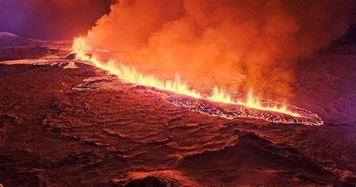 Los impresionantes registros de la erupción de volcán Grindavik en Islandia - La Tercera