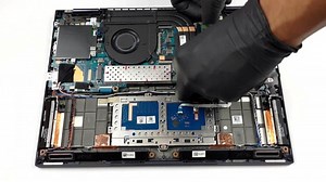 Innenleben des ASUS ExpertBook B7 Flip (B7402F) - Demontage und Aufrüstmöglichkeiten