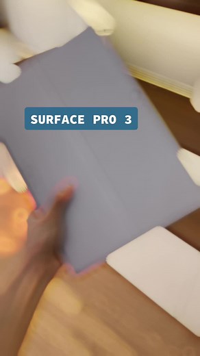 Surface Pro 3 được đánh giá là một trong những sáng tạo vượt trội về công nghệ, tiện ích và cả thiết kế từ hãng phần mềm khổng lồ Microsoft.#surface #surfacexachtay #surface2in1 #surfacepro3 #tablet #surfacepro3 Surface là sự lựa chọn đẳng cấp sang trọng ‘2 trong 1’ tiện lợi. Máy vừa có thể cùng lúc sử dụng như một chiếc laptop và máy tính bảng với chiếc bàn phím vật lý Type Cover rời vô cùng linh hoạt.