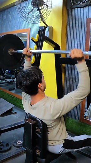 Gym Work-out Seated Barbell Row Shoulder Exercise