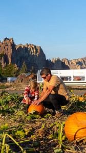Crisp air, corn maize, and pumpkin rows beneath one of Central Oregon’s most iconic views. 🎃 Some fall traditions are worth making your own 🍂✨ 📍 Smith Rock Ranch — Pumpkin patch daily (except Mon) • Corn maize & activities Fri–Sun 🕓 Hours: Tue–Fri 12–6 PM | Sat–Sun 10–6 PM | Closed Mon | Visit Bend Oregon