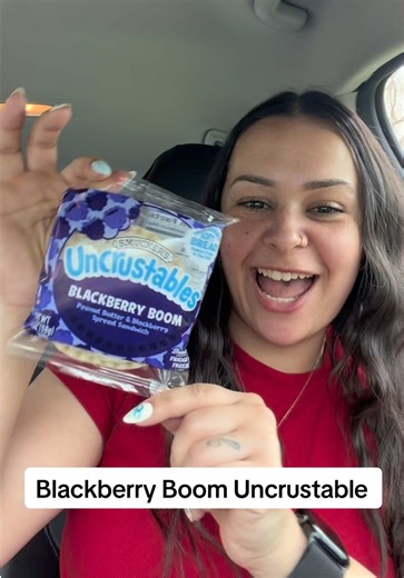 Trying the new Blackberry Boom @Uncrustables #tastetest #uncrustables #foodreview #newfood @Smuckers