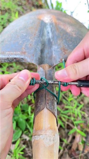 Simple Wire Trick to Fix a Shovel Handle!