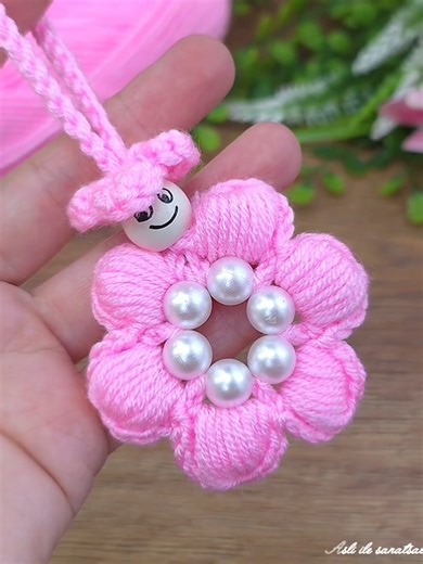 2.1K views · 23 reactions |  My God! This crochet idea is absolutely incredible — you’ll love it! It’s super easy, beginner-friendly, and perfect for 2025! 臨 瑱 Materials: Yarn, hook (size 3.5–5mm), scissors, tapestry needle  Comment “IDEA” if you want me to post the full tutorial next! #crochet #knitting #EasyCrochet #CrochetForBeginners #Crochet2025 #reel | Knitting my hobby | Facebook