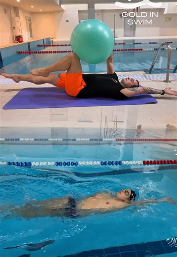 🔥ФИТБОЛ СПИНА Стабилизация корпуса и согласованная работа рук и ног. Без этого спина «сыпется», даже если техника кажется правильной. Работа на суше напрямую улучшает плавание в воде. Записывайтесь на тренировки. Онлайн и офлайн, ссылки в описании профиля.👇 #плавание #тренерпоплаванию #swimming #coach #reels