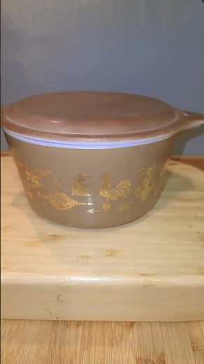 Vintage PYREX 1970's BROWN AMERICANA PYREX W Terracotta lid #short