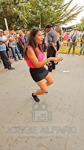 Robotina y su paso del tenguereche en la rama. #Robotina #PlazaLibertad #yajaira #ElSalvador #lapipiripao #turismo #elcatrin #dientes #México #robotino | Jorge Alfaro