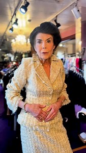 OFFICE HOLIDAY PARTY ETIQUETTE ❄️🎄💼🖇️ - Keep sparkle understated: shimmer knit, satin blouse, tasteful jewelry. - No plunging necklines or ultra short hemlines. - Maintain professional warmth: no oversharing or office gossip. - Always thank organizers and superiors before leaving. 📱Digital Marketing: @visuelleagency #yvonnelafleur #holidayparty #etiquette #etiquettetips #officeparty | Yvonne LaFleur New Orleans