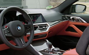 全新2021BMW宝马 M4 Competition的豪华内饰全细节展示！