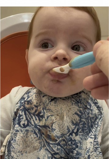 La Diversification de Bébé : Astuces et Émotions