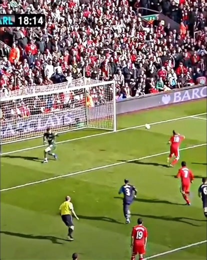 3.1K views · 44 reactions | Vuelos imposibles, reflejos de otro nivel y manos que detienen la historia.  Disfruta a los mejores arqueros demostrando por qué ser portero es un arte lleno de coraje y corazón. ⚽隣 #Porteros #AtajadasÉpicas #HéroesDelArco #FútbolTotal #RincónDeportivo247 | FutbolMania | Facebook