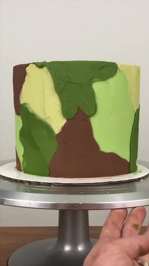 Camouflage Frosting Tutorial: Cake Decorating Tips
