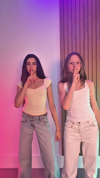 Dancing Let me be ! Rate us! Nastya and Evelyn