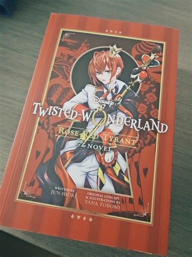 the only books I read last month are the heartslabyul mangas. and if you count twst, in game I read through book 6 and part of book 7... so... (i had to watch it on youtube tho bc I lost my og twst account and refuse to replay and level up my cards through book 5 again) #booktok #fyp #bookish #twistedwonderland #twst