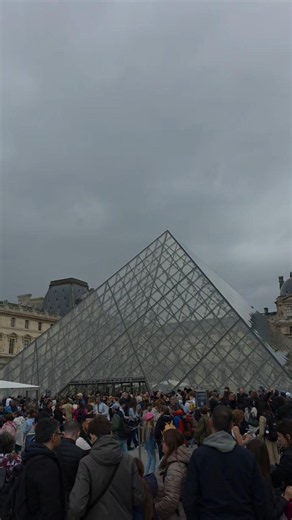 360° Walking View Outside the Louvre Museum in Paris 🇫🇷 | Iconic Architecture & City Atmosphere