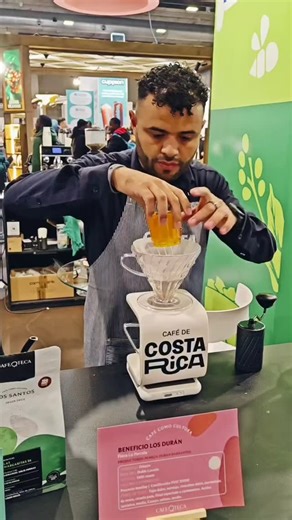 Kàfé Drip on Instagram: "¡Costa Rica conquista Madrid de la mano del diseño y la sostenibilidad! ☕️🇨🇷🇪🇸 ​Estamos sumamente emocionados de ver al Kàfé Drip aterrizar en el Madrid Coffee Fest 2026. De la mano de Jhonny Barista, nuestro rediseño del chorreador tradicional llega para mostrarle al mundo que la cultura cafetalera costarricense sigue evolucionando. ​Este no es solo un soporte de café; es una declaración de intenciones. Kàfé Drip es un producto diseñado, creado y producido con orgul