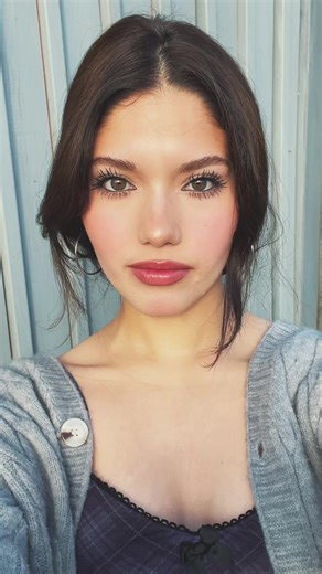 Videos de Fabiyiyi🌼 (@fabiana.archive) con “original sound - hijabiwithnojoby”