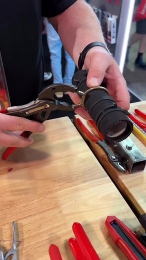 KNIPEX on Instagram: "🇺🇸 Set up and get started. The Spring Hose Clamp Pliers 85 51 250 AF have a locking device that enables simple and comfortable work on clamps under tension without applying any more pressure with your hands. 📽 @krugerconstruction ~~~ 🇩🇪 Feststellen und loslegen. Die Federbandschellenzange 85 51 250 AF hat einen Feststeller, der einfaches und sicheres Arbeiten bei gespannter Schelle ohne weiteren Druck von der Hand ermöglicht. 📽 @krugerconstruction #knipex #tools #plie