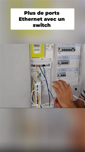 autonomie electricité on Instagram: "Plus de ports Ethernet ? Un switch ! 4 ports de plus pour brancher toutes vos prises. Pratique si votre logement en a plus de 4 ! #reseau #ethernet #switch #informatique #internet #fibreoptique #astuce #diy"