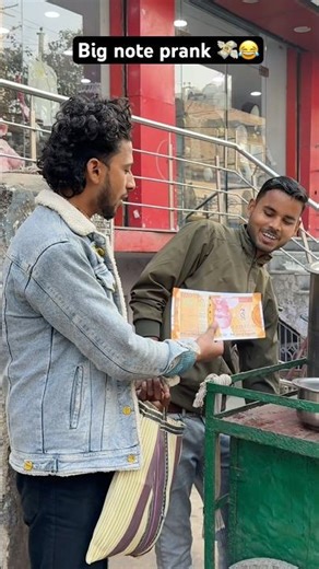 Big note prank 💸😂#pranks #fun #comedyvideos #comedy #funny #shortvideos #shorts #shortsfeed #prank