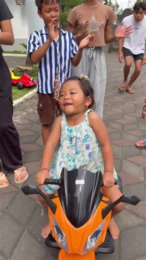 DEDE OMING PARTICIPATES IN AN ICE CREAM EATING COMPETITION